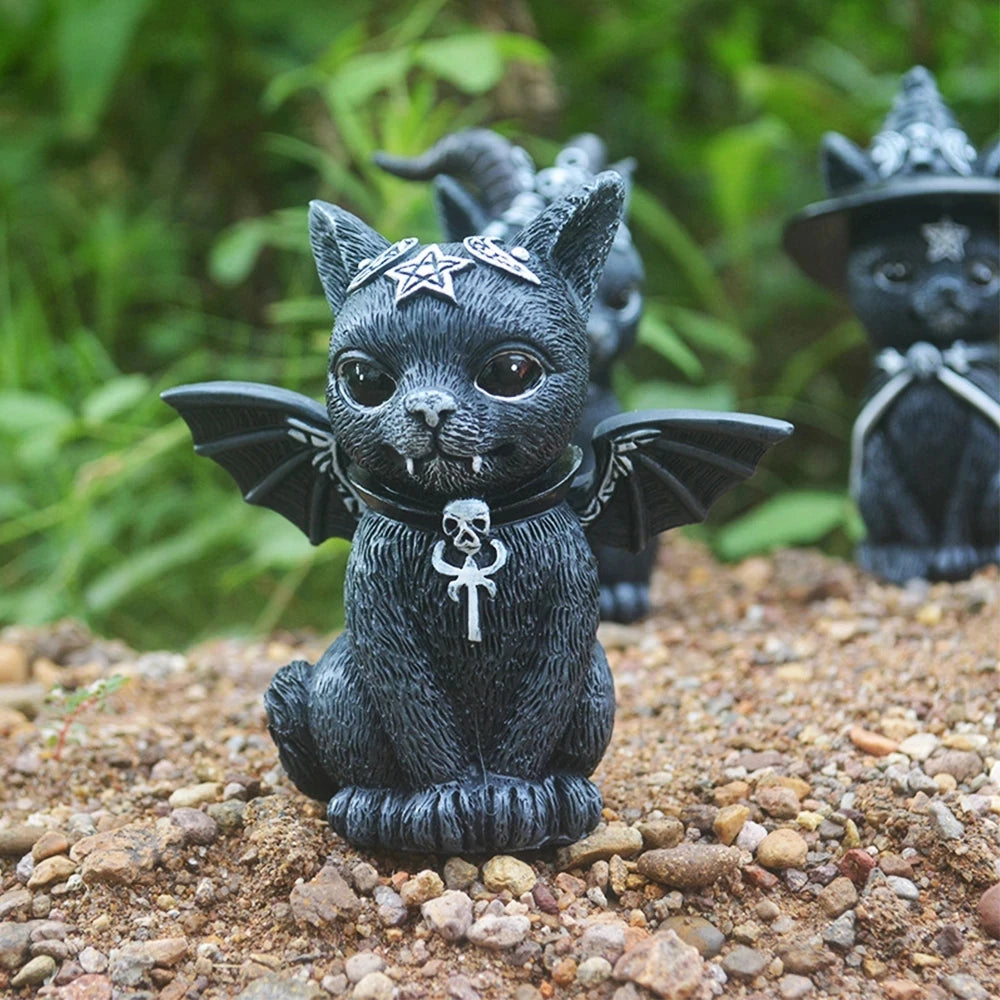 Figure Hexenmeister schwarze Katze mit Hörnern, Hut oder Feldermausflügeln - lfhm.de